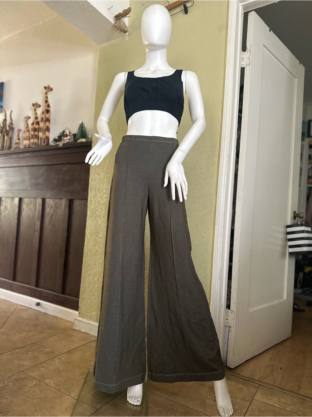 High-Waist Wide-Leg Pants in Olive